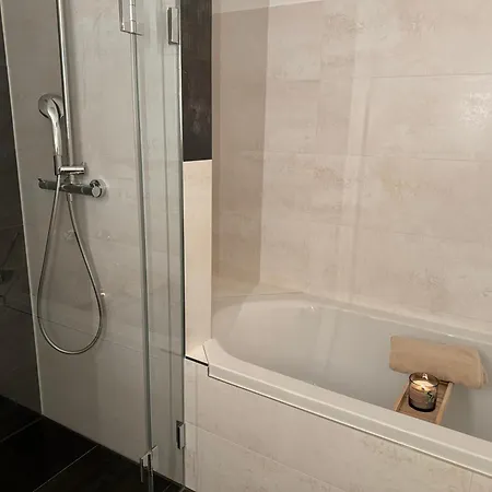 180qm Penthouse Mit Sonnenterrasse アパート